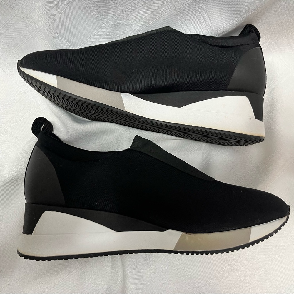 9.5 Alfani Walking Shoe - Picture 1 of 9